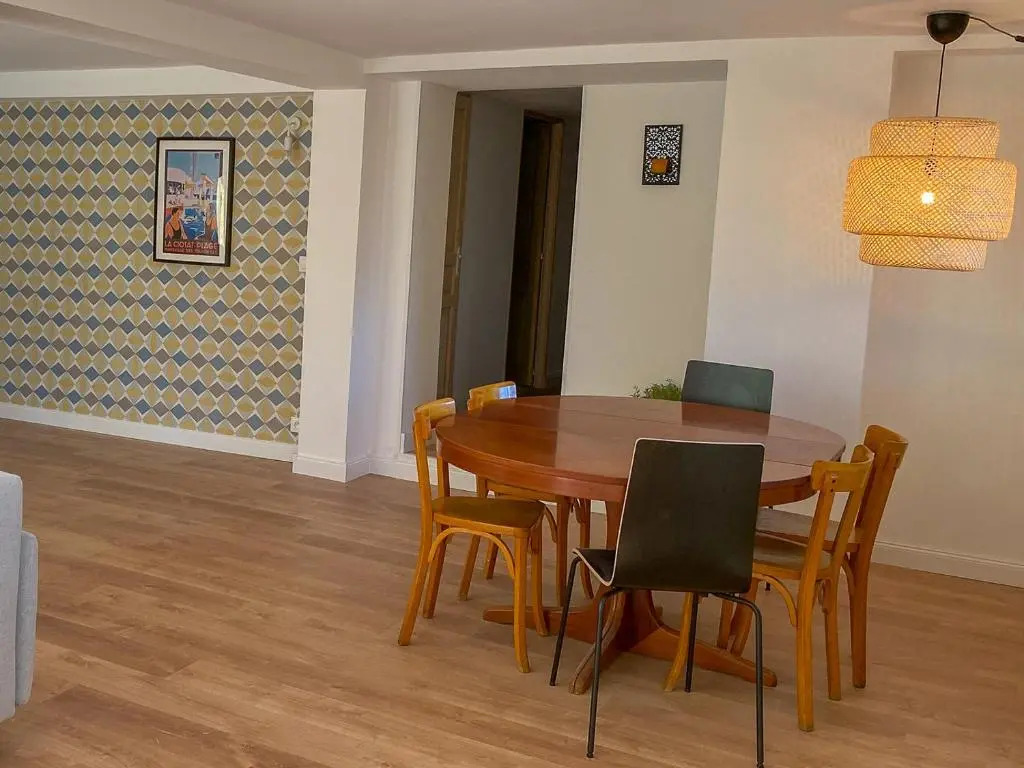 Appartement récent, plages à pied, 3 chambres, 95 M2, jardin et parking
