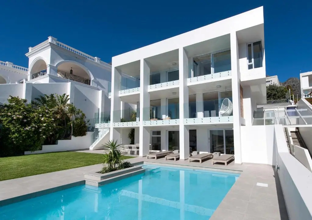Sandpiper House: Stunning Ocean Views, Heated Pool & Large Garden