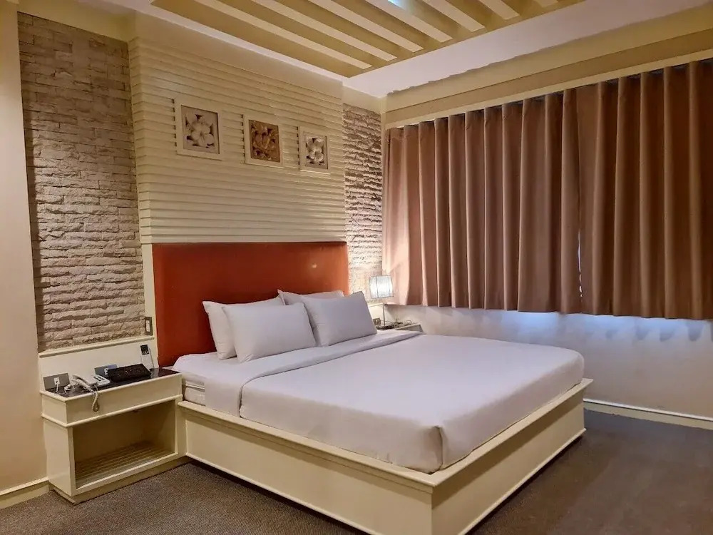 The Rich Hotel Rama 5