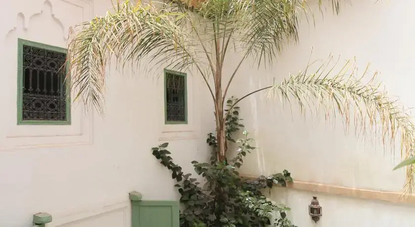 Riad dar lakbira