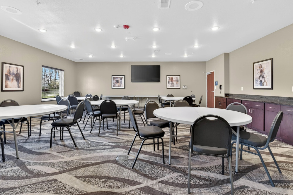 Cobblestone Hotel & Suites - Eaton