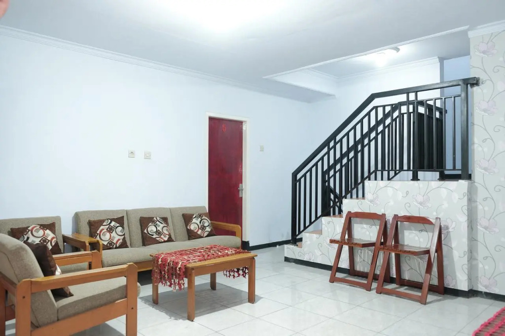 Oyo 1380 Velodrome Family House