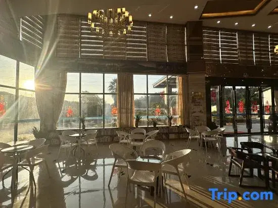 Yapotian Baishuizhai Holiday Hotel