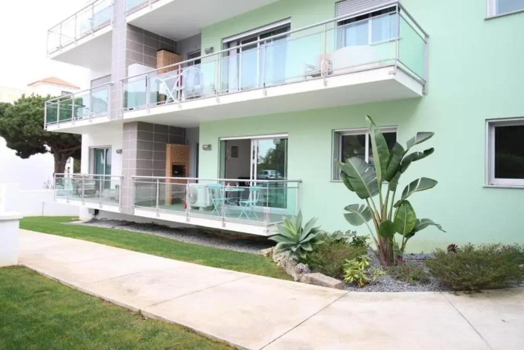 AT10 Superb 2 Bed apartment with Roof Top Pool, Air con close to Falesia Beach