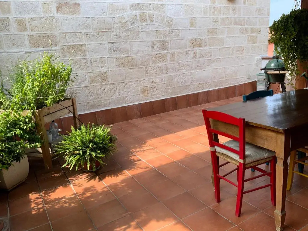 Camere con bagno privato in appartamento condiviso con host