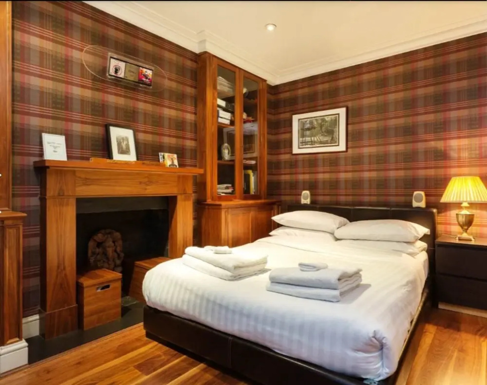 3 Bedroom South Kensington Flat