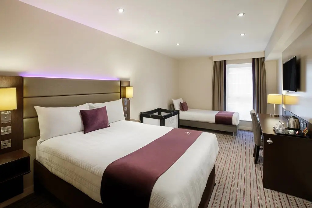 Premier Inn Glasgow Stepps - M80 J3