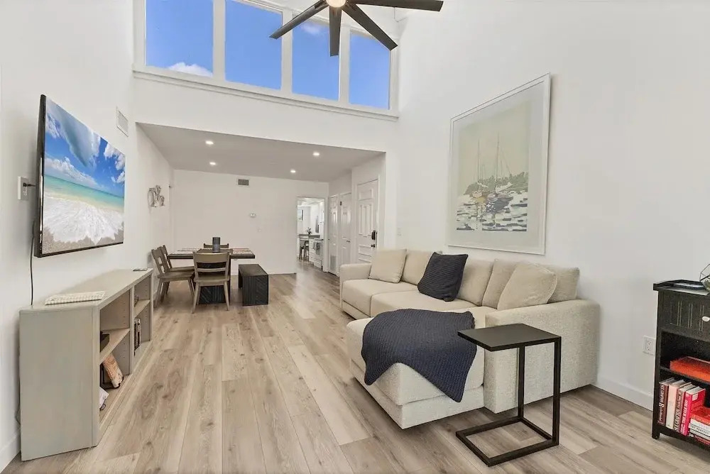 Venice Beach Two Bedroom Private Condo with Community Pool, Gulf Beach Access and Water Views! 2 Condo