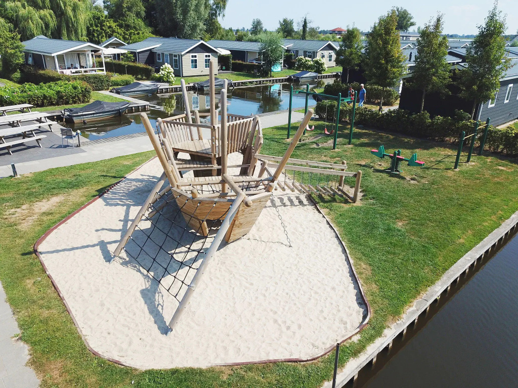 Cozy Chalet With Sloop in Giethoorn