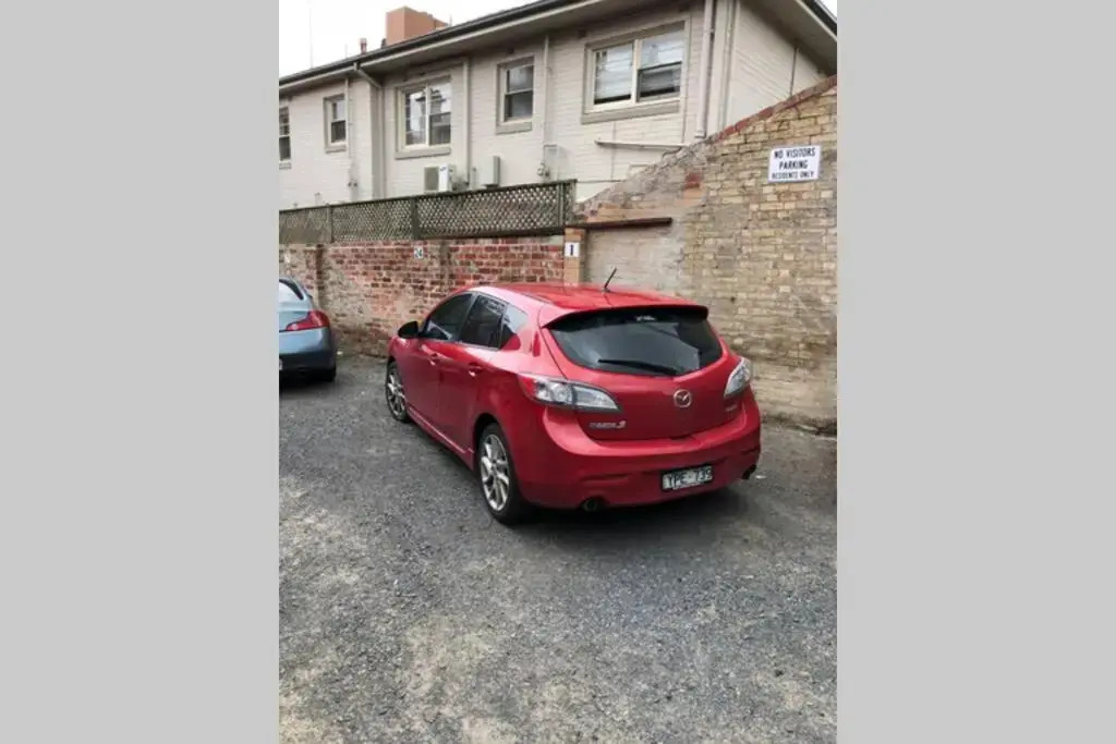 East Melbourne City Studio - Amazing Location & Sunny Charm