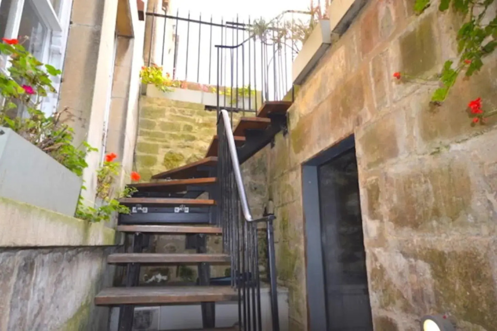 Garrard's Retreat - 1 Bedroom with marble floors & patio