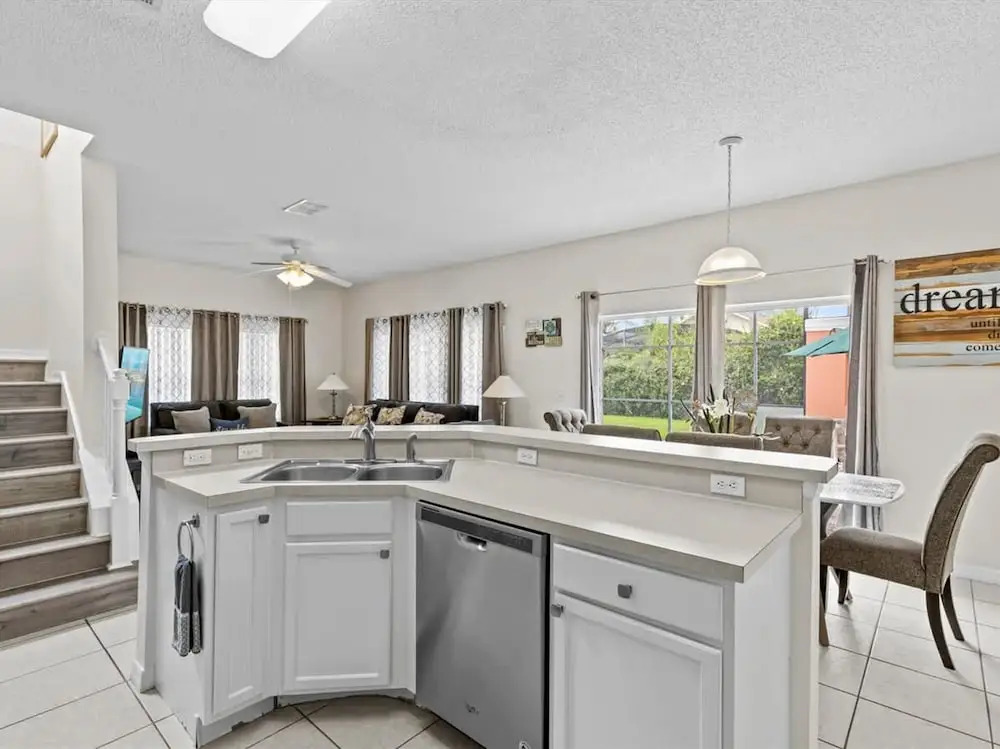 4bd Villa Near Epic Universe and Disney with private Pool townhouse