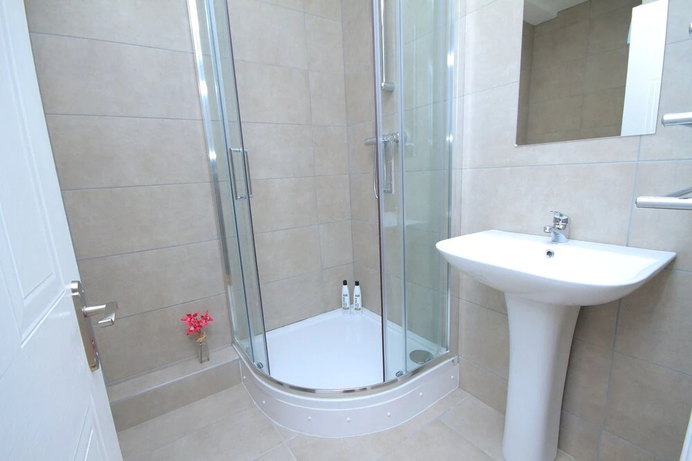 Sir John Rogersons Quay Sleeps 8