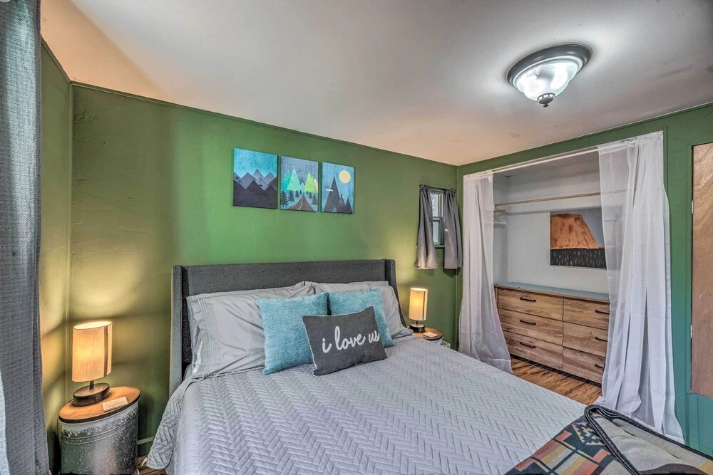 Cabin w/ Mountain Views ~ 2 Mi to Ruidoso Midtown!