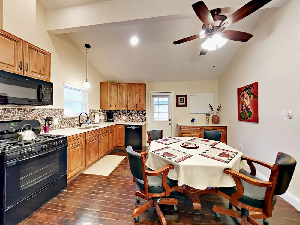 Charming East Austin 1 Bedroom 1 Bathroom Home
