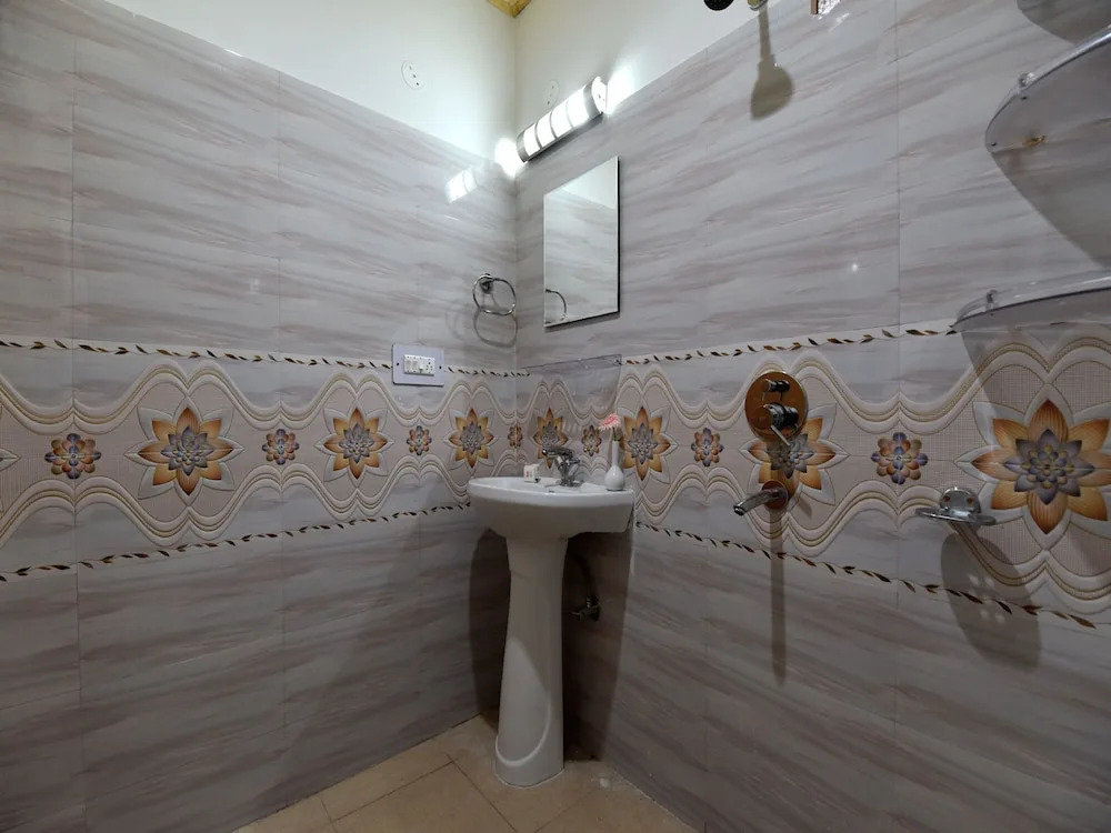 OYO 8648 Kyipo Khang Cottage BnB