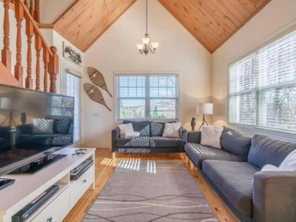 The Golf & Mountain View Retreat by Instant Suites