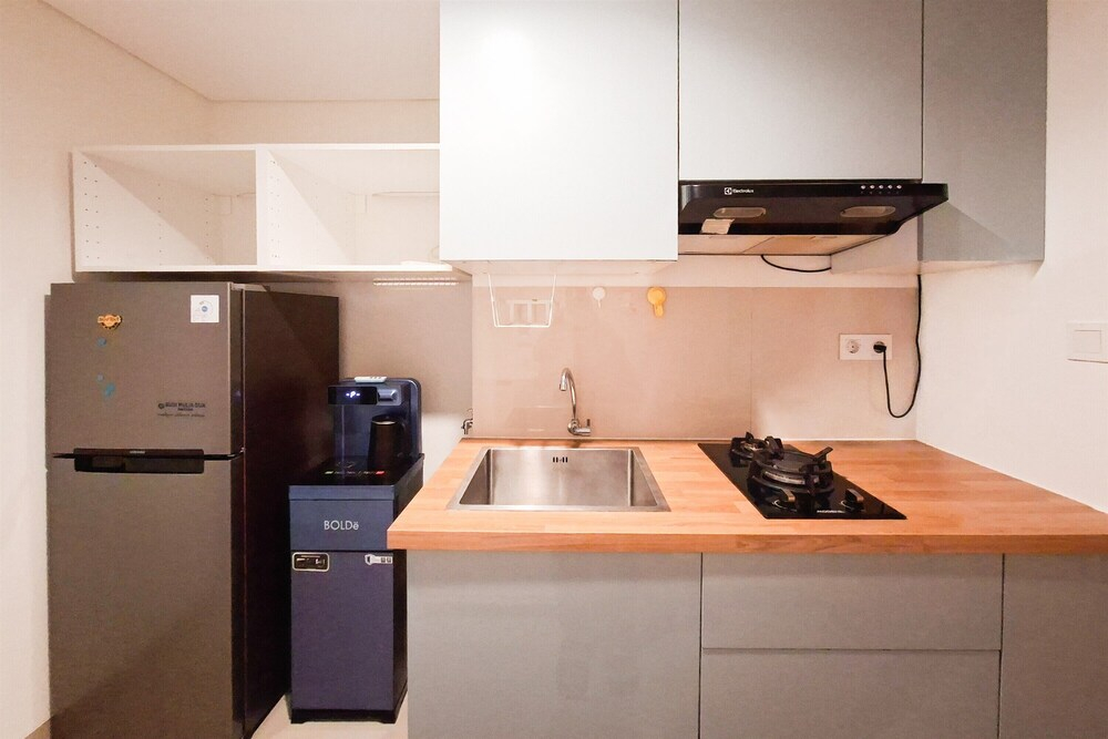 Comfortable 1Br Without Living Room At Apartment Bintaro Embarcadero