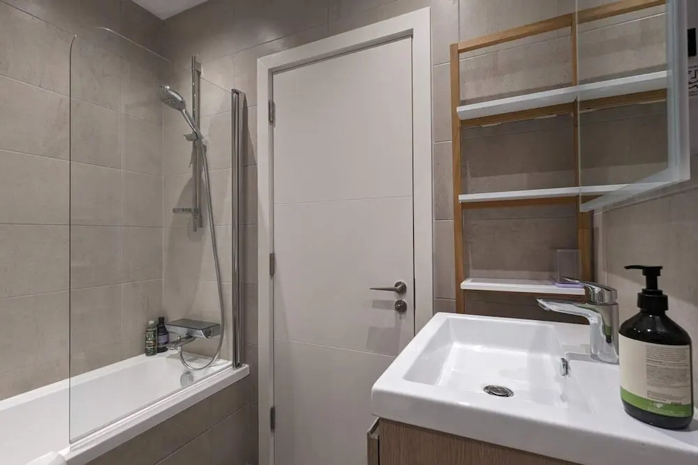 Adelphi Townhouse Contemporary 2 Bed 1 Bath 1 WC