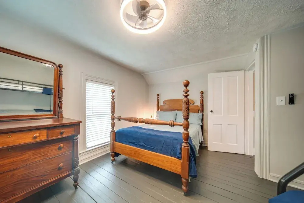 Historical Magnesia Springs Home, Near Kayaking!