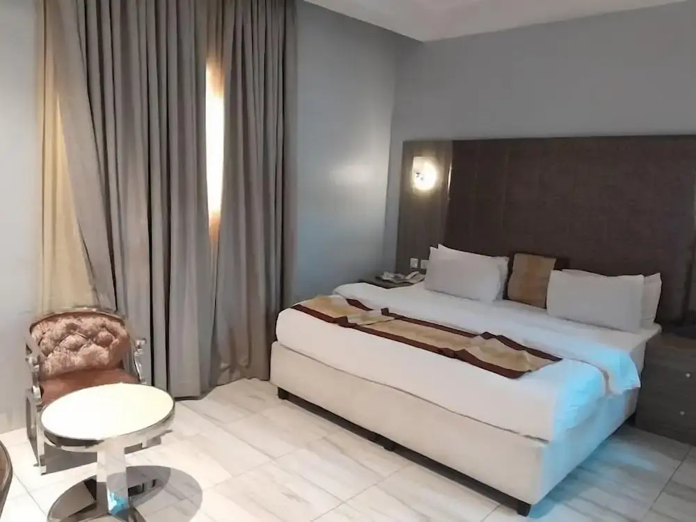 Villa Maxili Hotel and Apartment