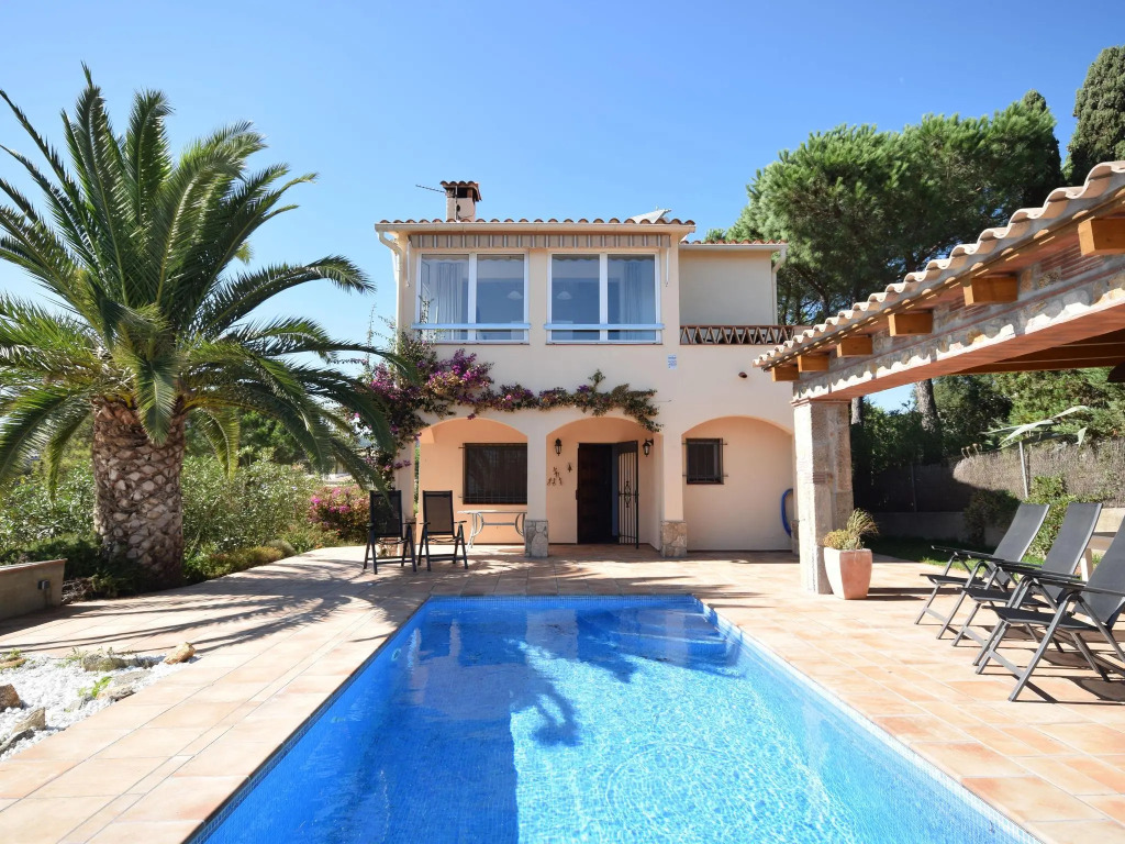 Villa in Calonge near the Beach