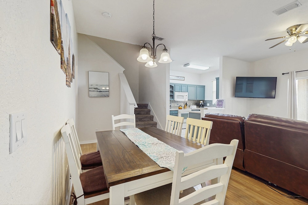 Wonderful, Two-level Home Close to Theme Parks With W/d, Central AC & Patio