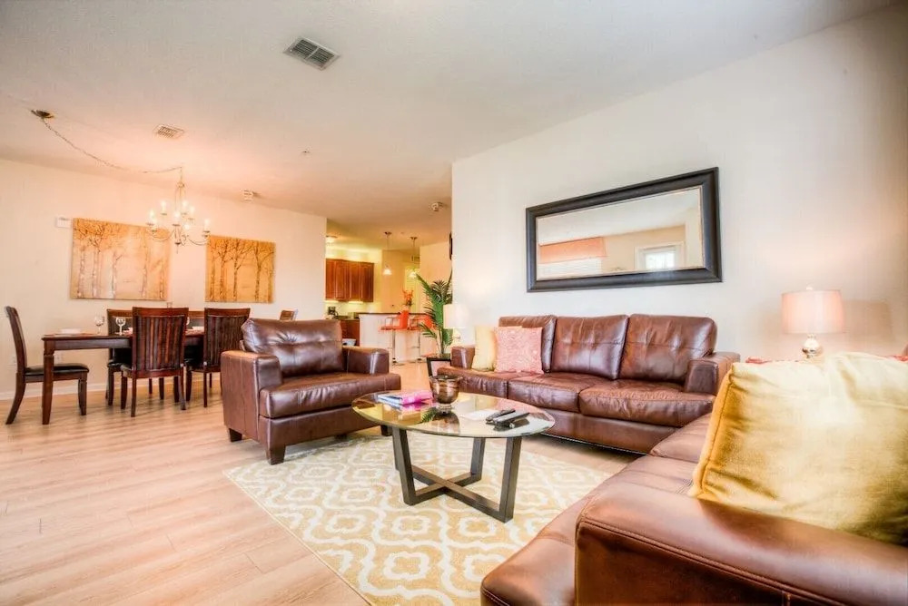 Newly Renovated LAKEVIEW Vista Cay Condo