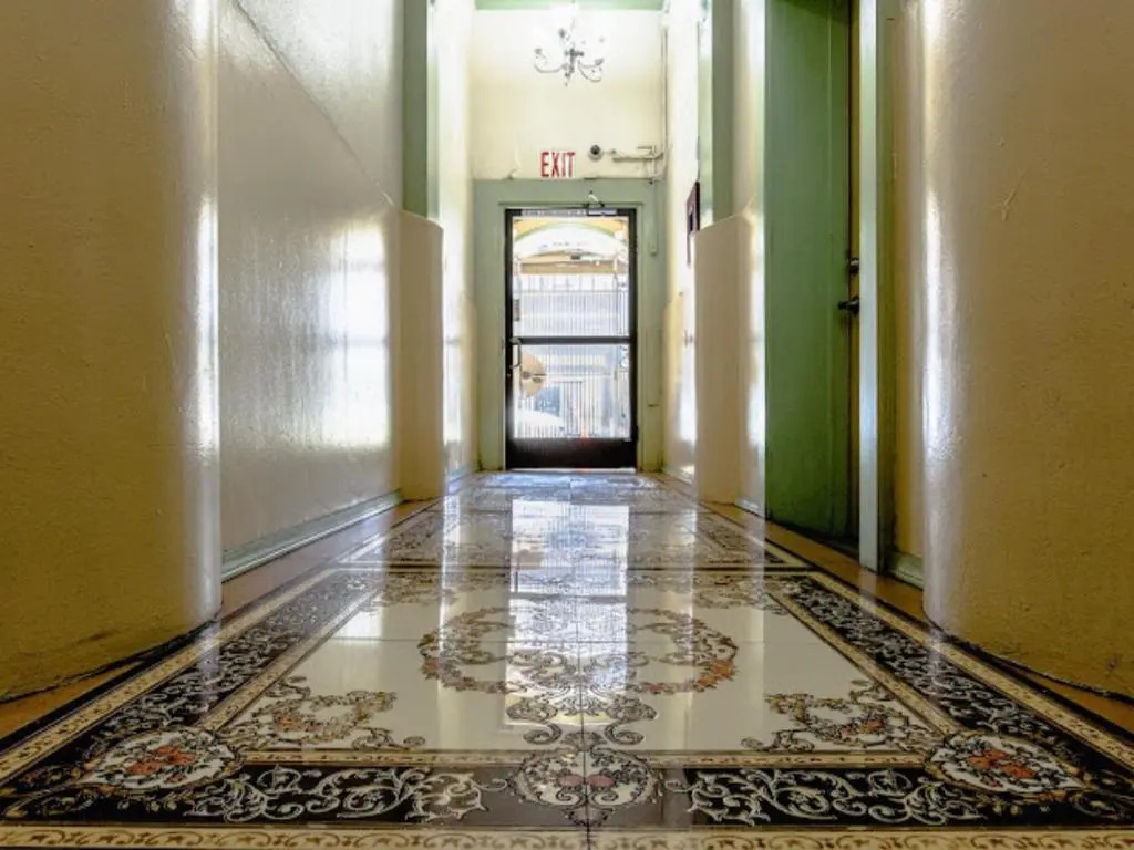 Youth Hostel Central & Hotel