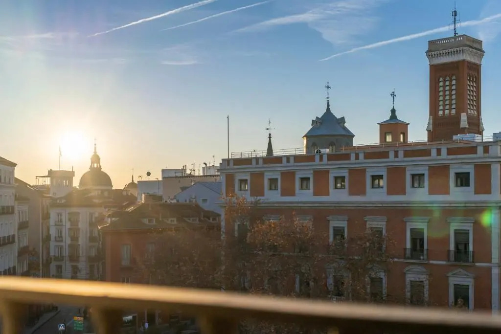 1851: Exceptional 19th century studio in Madrid