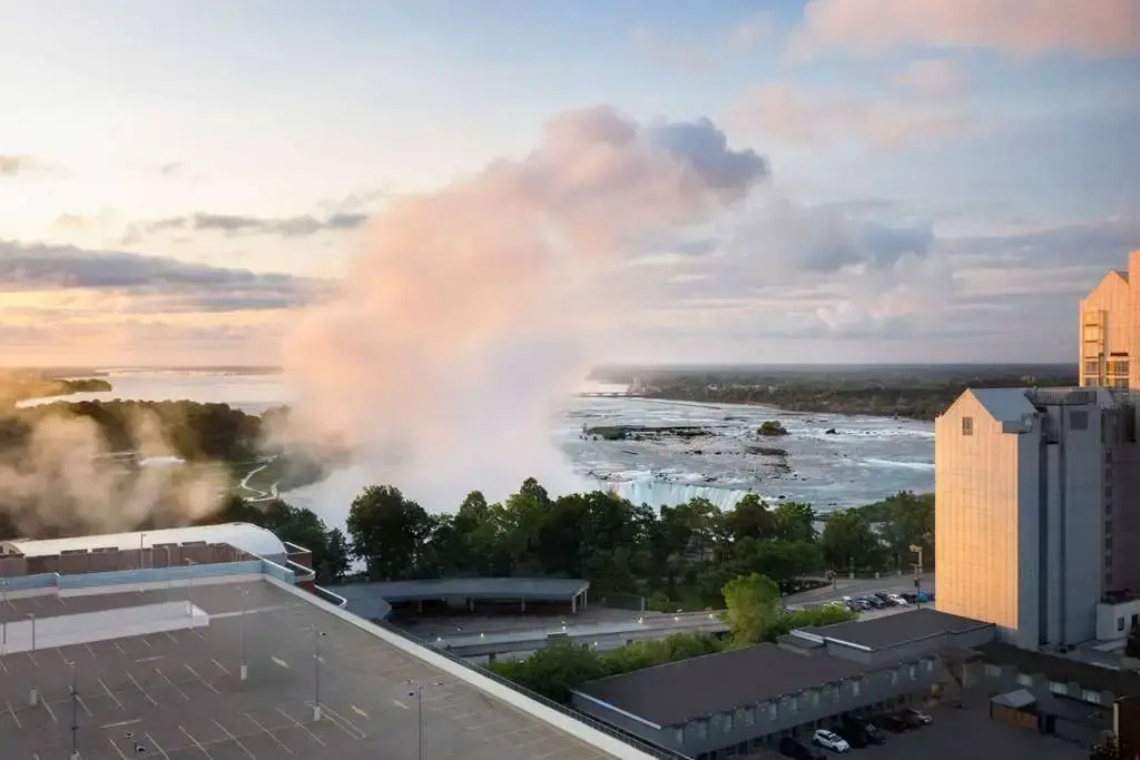 Wyndham Grand Fallsview Hotel