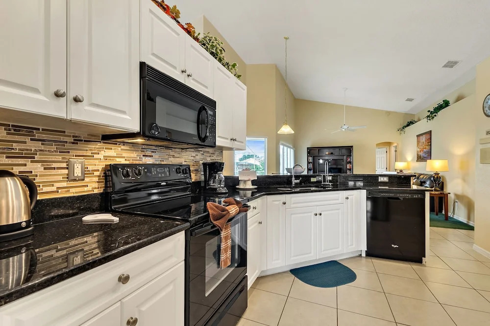 5 Bed Large Pool and Games Room #801