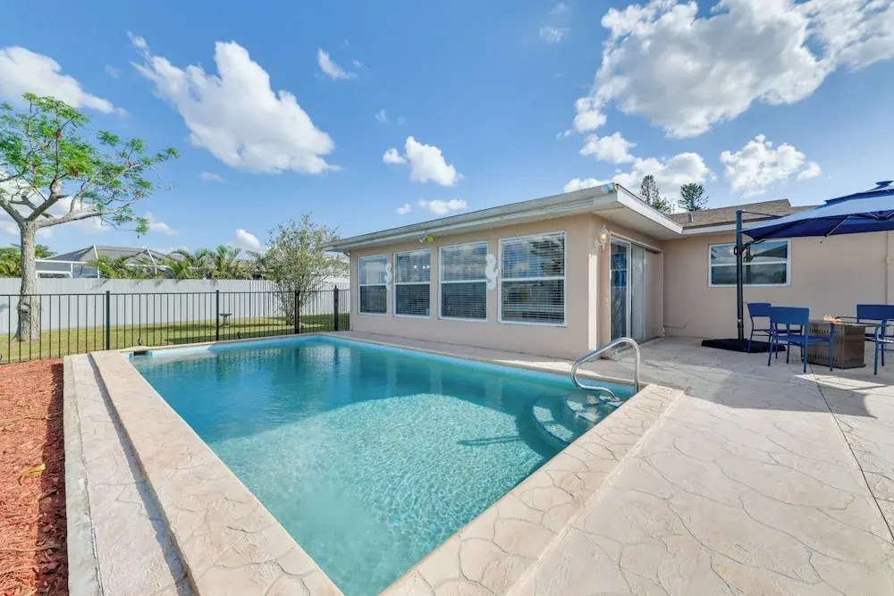 Family Friendly! Games! Waterfront North Port Home