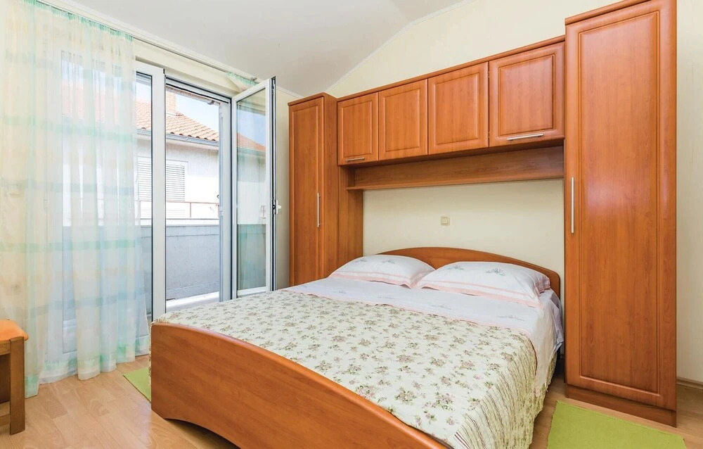 Awesome Home in Supetarska Draga with Hot Tub, WiFi & 2 Bedrooms
