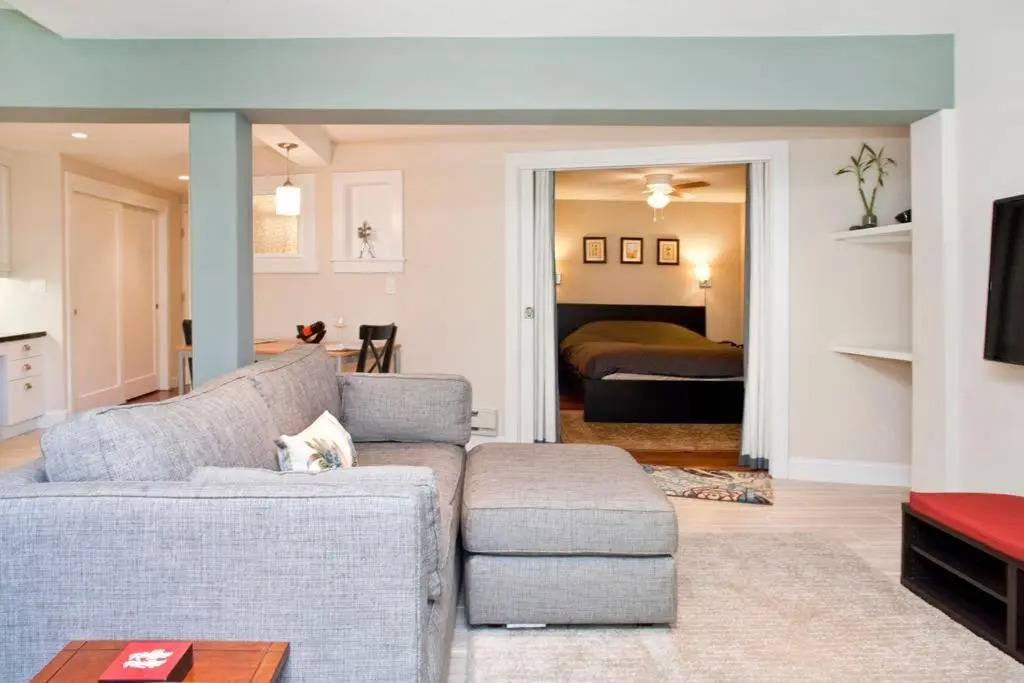 Private NewlyRenovated Br Apt