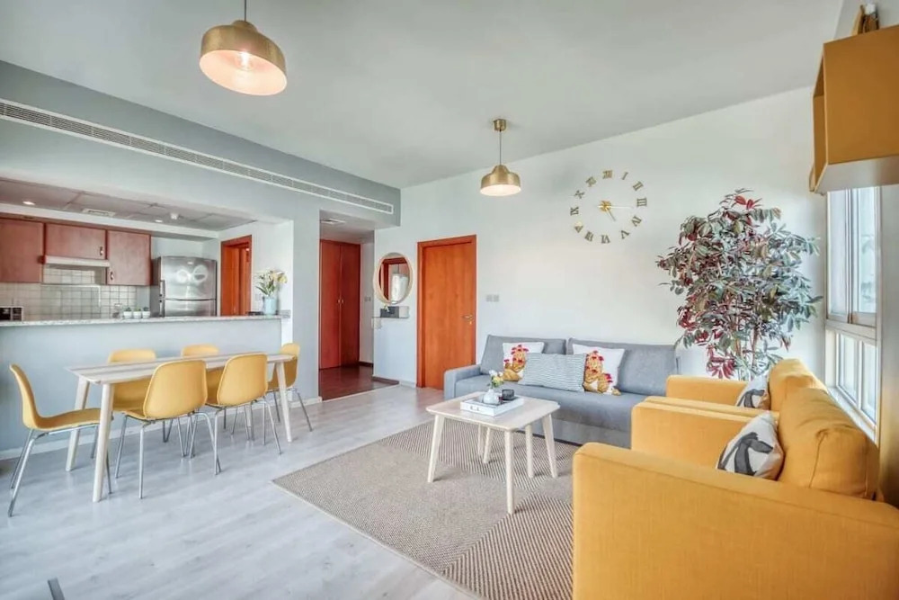 Vibrant Apartment in The Greens