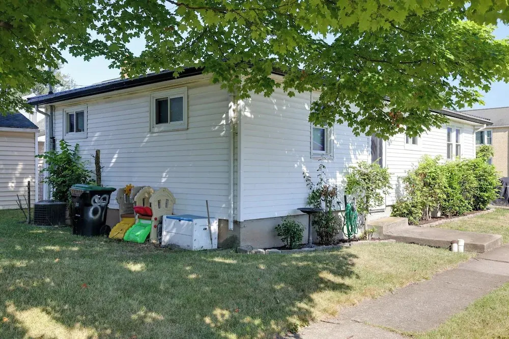 Large Private Yard: Home 14 Mi to Niagara Falls!