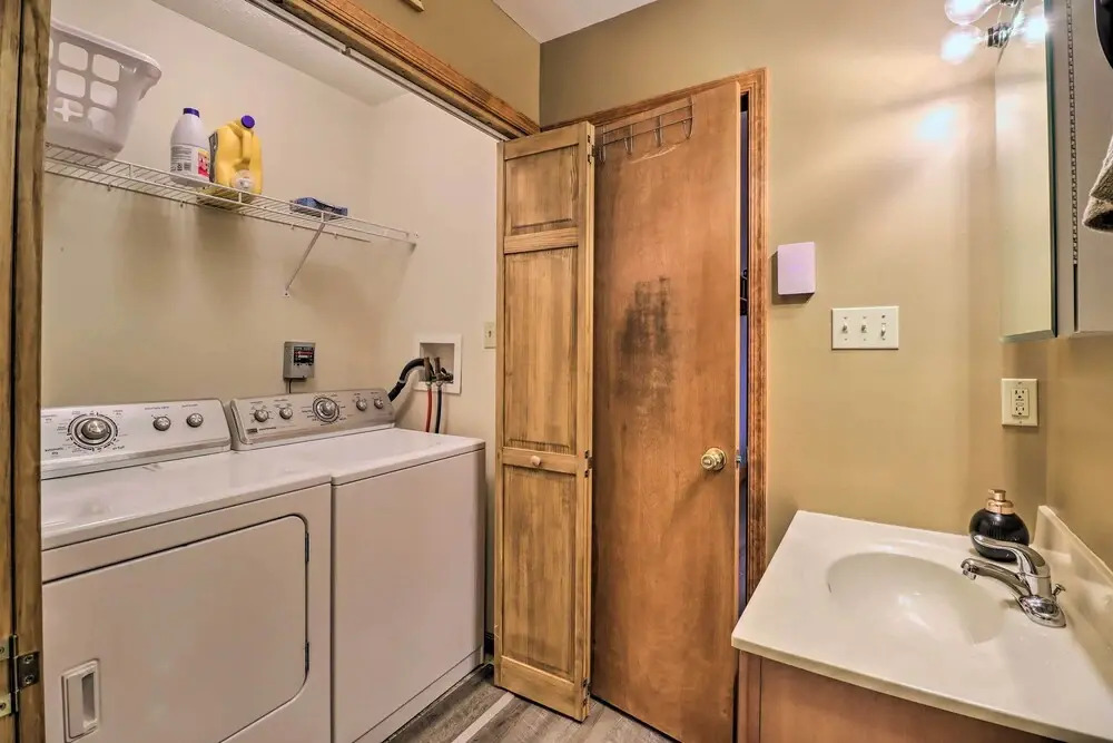 Near Lake & Hiking: Pocono Home w/ Hot Tub