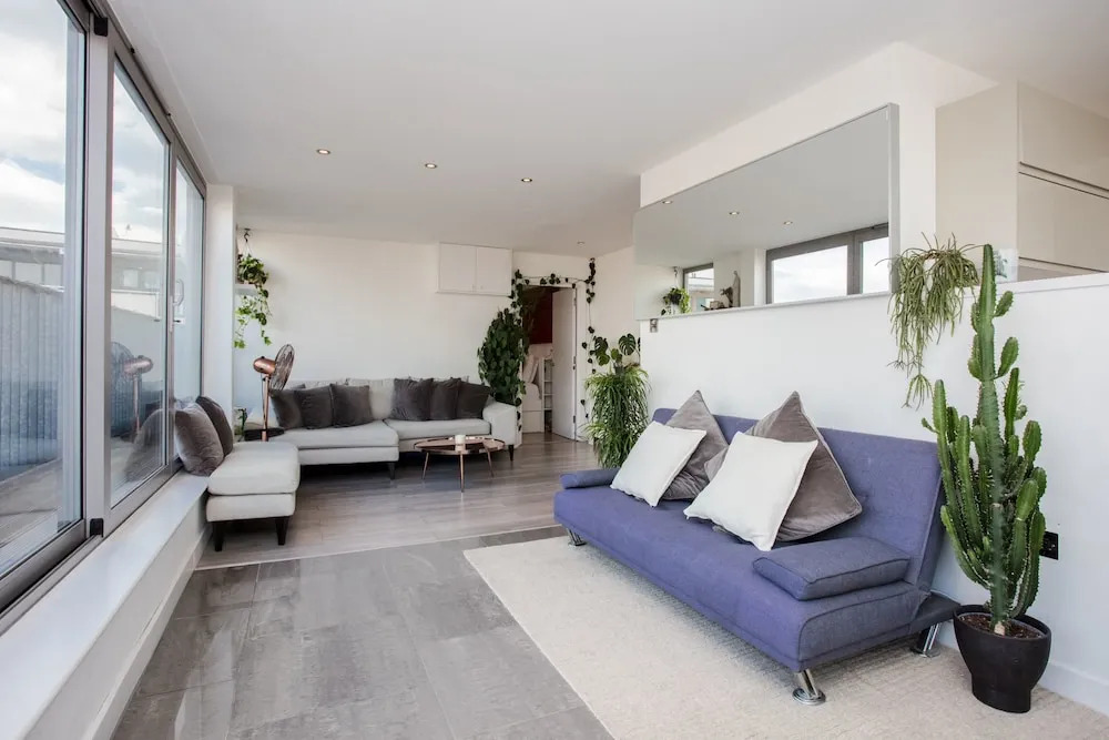 2 Bedroom Penthouse Close To Central London