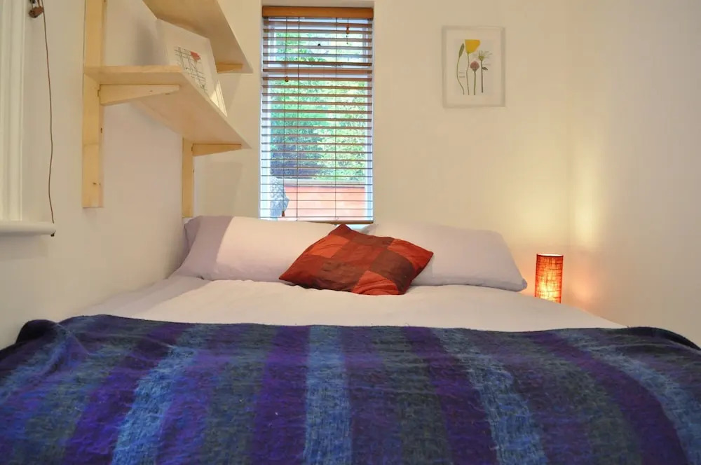 Spacious 2 Bedroom Home In Kensington