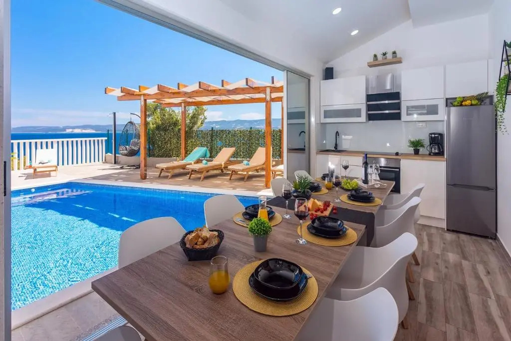 Villa Matan - only 200m from the sandy beaches, private 28m2 pool