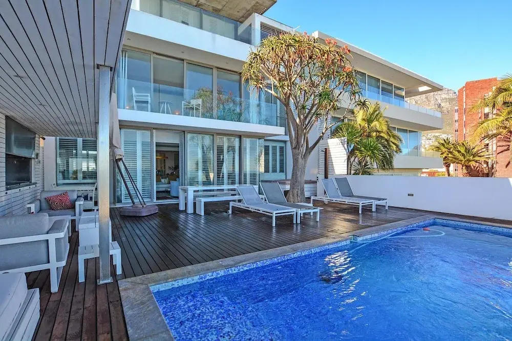 Villa Bleu Blanc in Camps Bay With Pool and Views