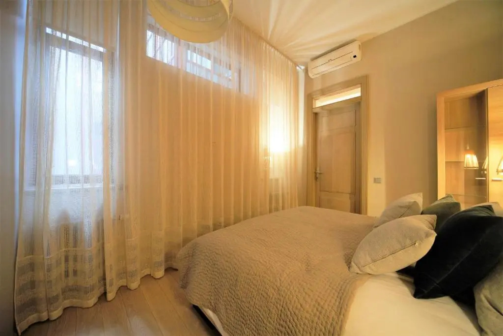 Quiet Old Town Apartment with Elevator Access