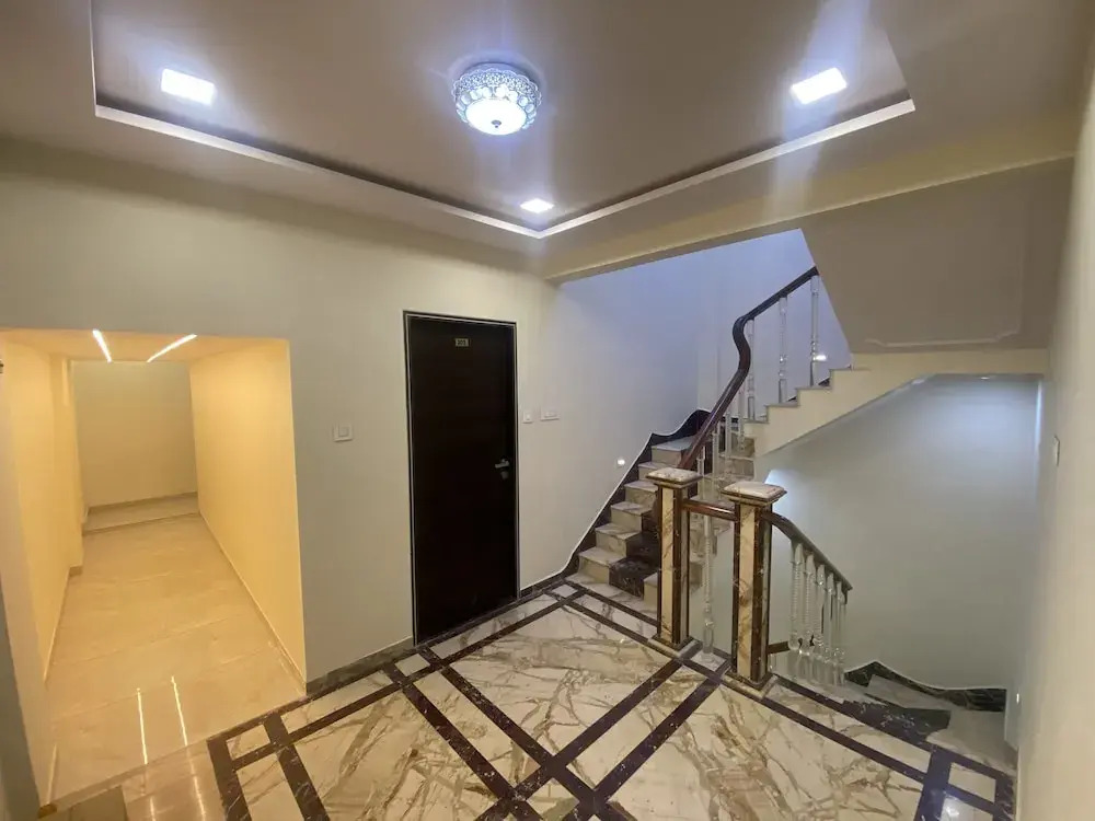 Hotel Classio Inn - Near Kokilaben Hospital, Andheri West Mumbai