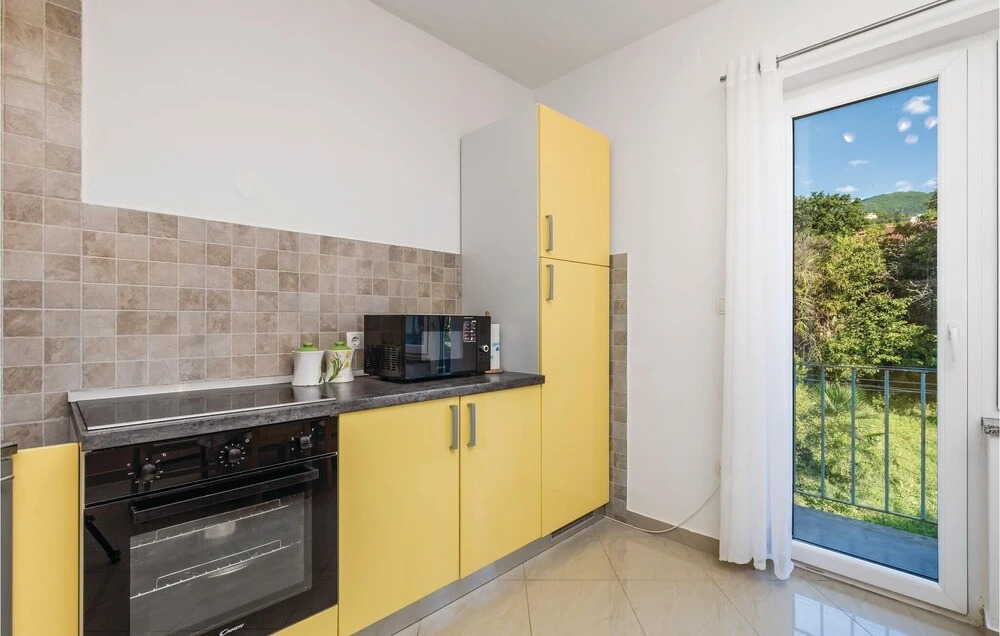 Awesome Apartment in Lovran With Wifi and 2 Bedrooms