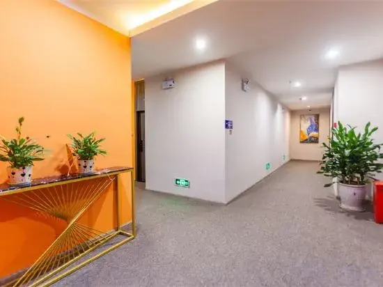 Santai Longtingyi Theme Hotel