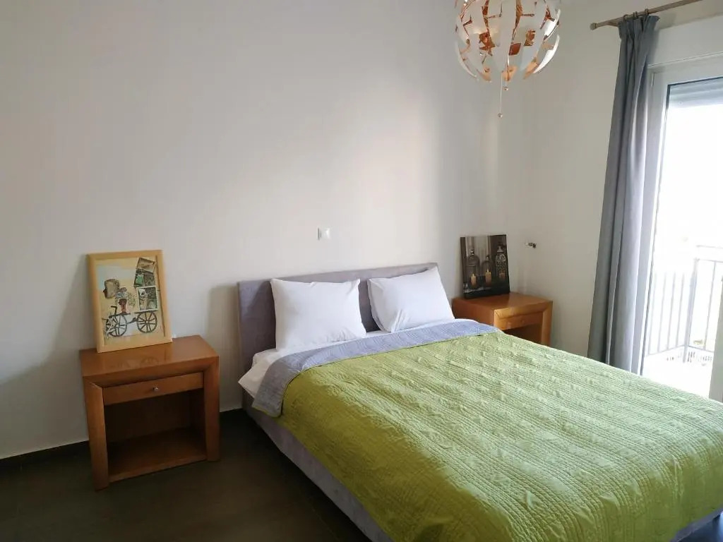 Pantazopoulou square apartment (central railway)