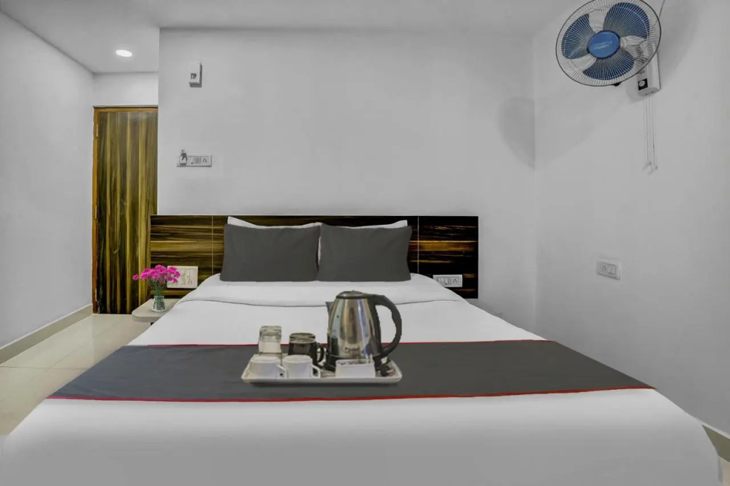 Collection O 70105 Hotel Sai Town House