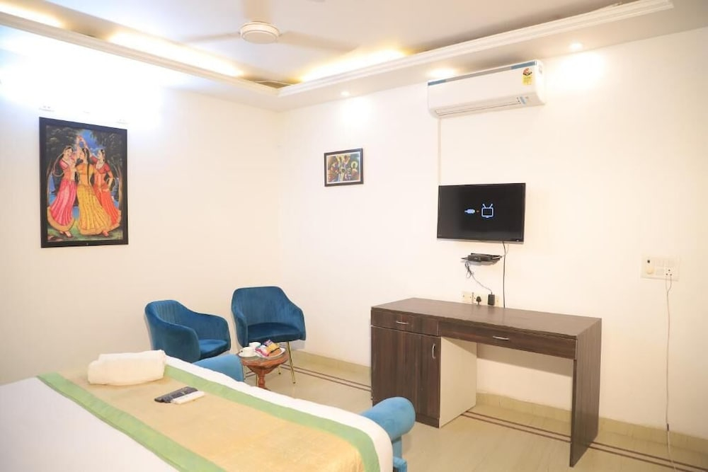Fortune Home Service Apartment  D-198