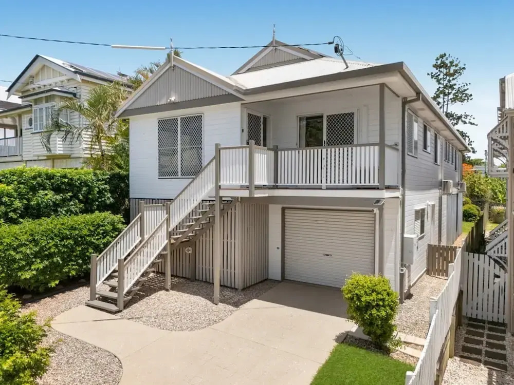 Bright 3-bed Home in Leafy Annerley